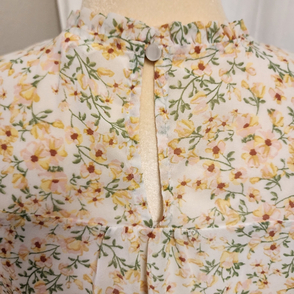 Floral Ruffle Sleeve Blouse - Picture 7 of 13